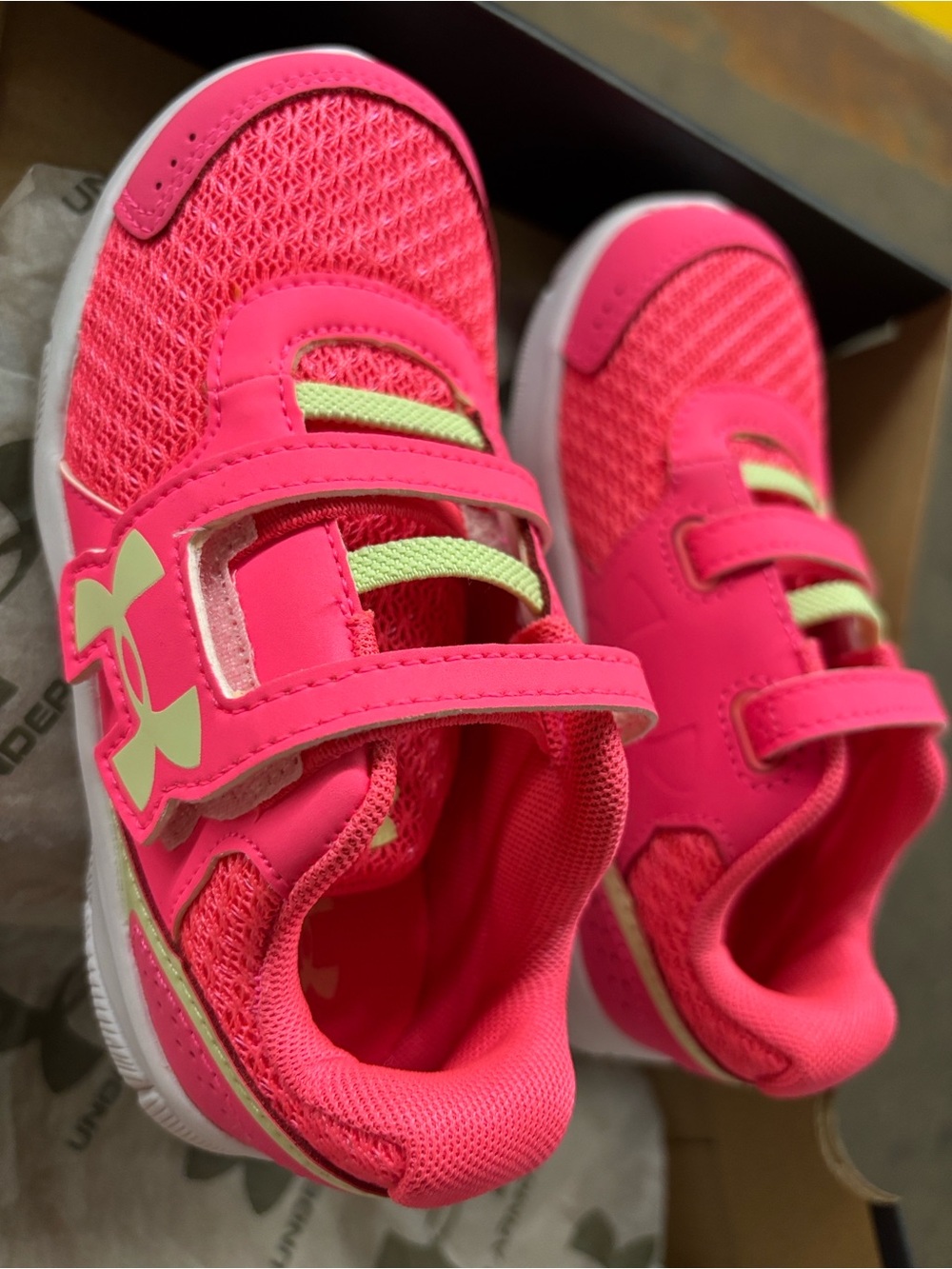 New Size 9 Girls Under Armour Pink Sneakers